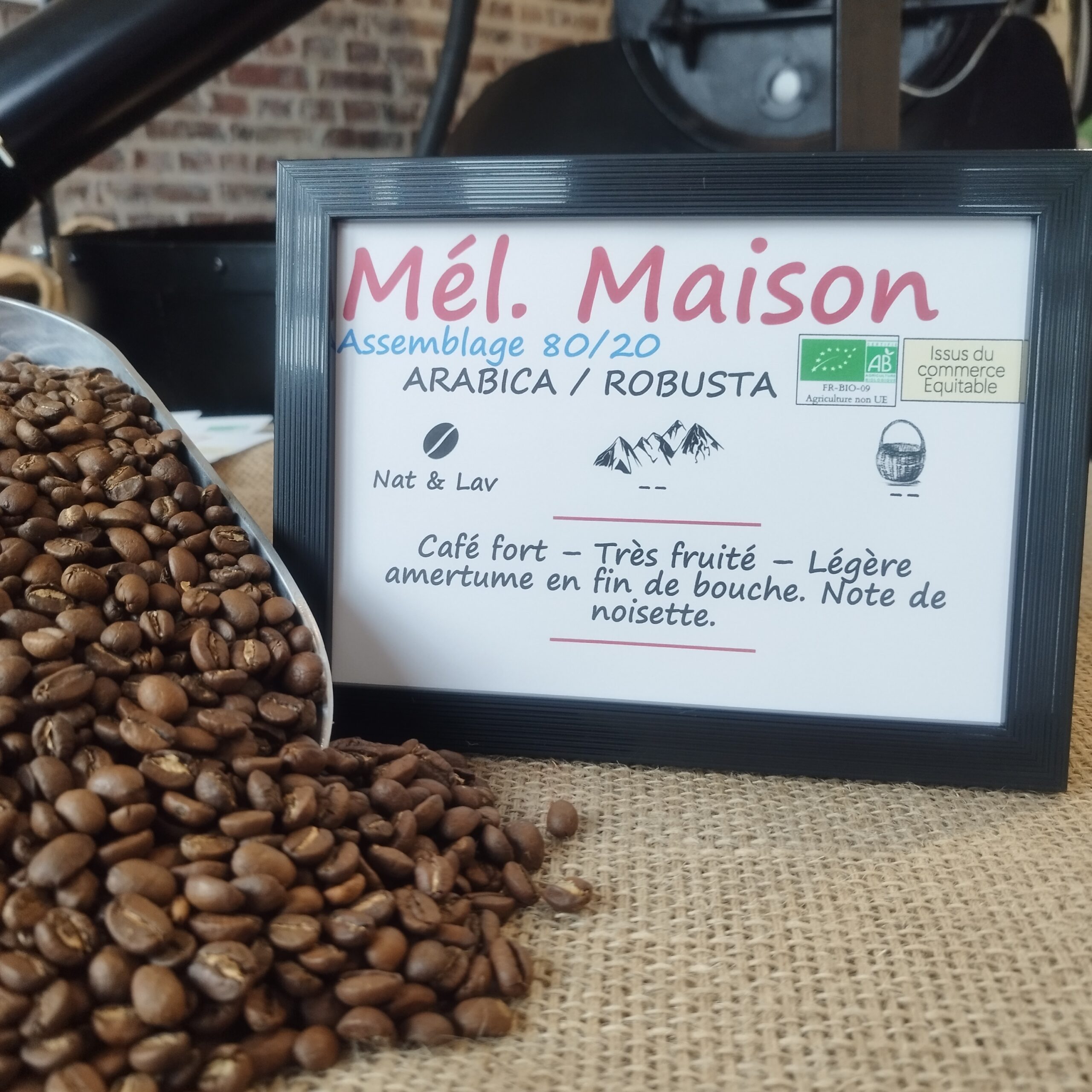 Assemblage Bio - Mélange Maison 80/20 80% Arabica - 20% Robusta Café fort. Saveur intense. Très fruité, corps présent. Légère amertume en fin de bouche.